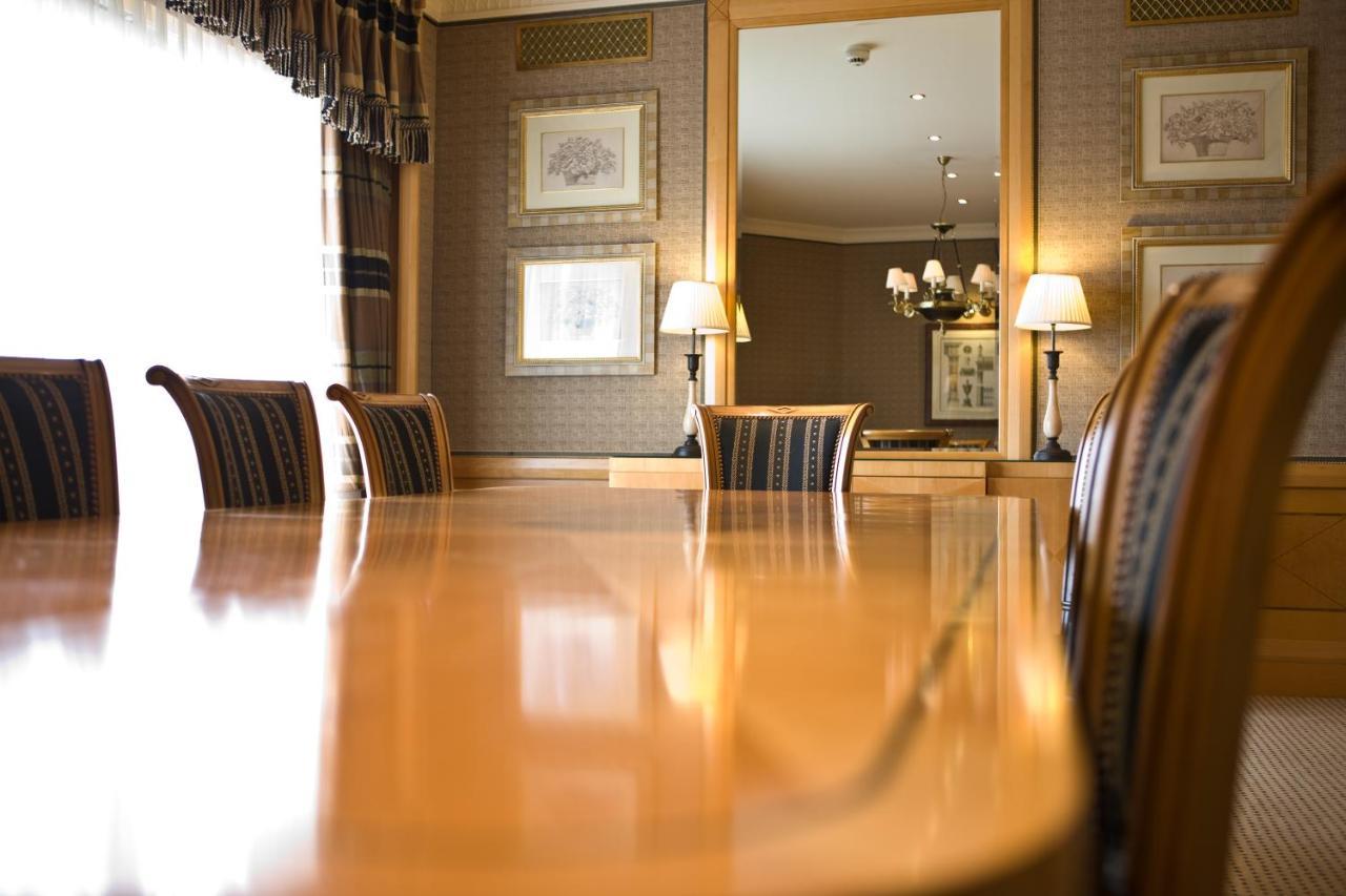 The Celtic Manor Resort Newport  Zewnętrze zdjęcie The boardroom at the Royal Society