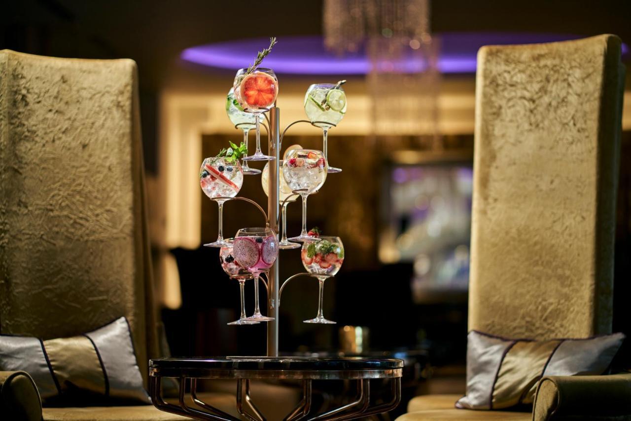 The Celtic Manor Resort Newport  Zewnętrze zdjęcie A selection of gin and tonic cocktails