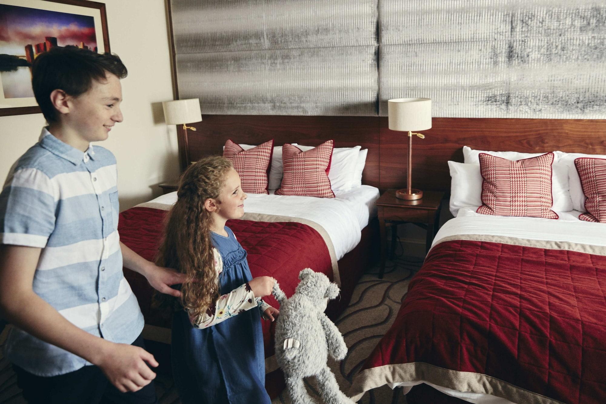The Celtic Manor Resort Newport  Zewnętrze zdjęcie A family room at the hotel