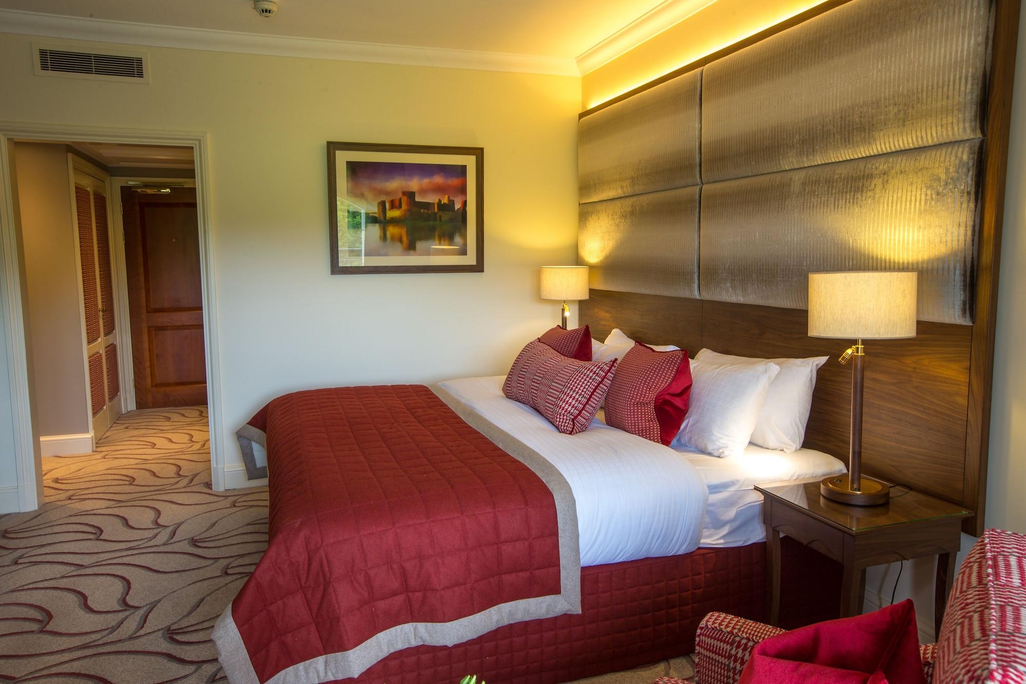 The Celtic Manor Resort Newport  Zewnętrze zdjęcie A bedroom at the hotel