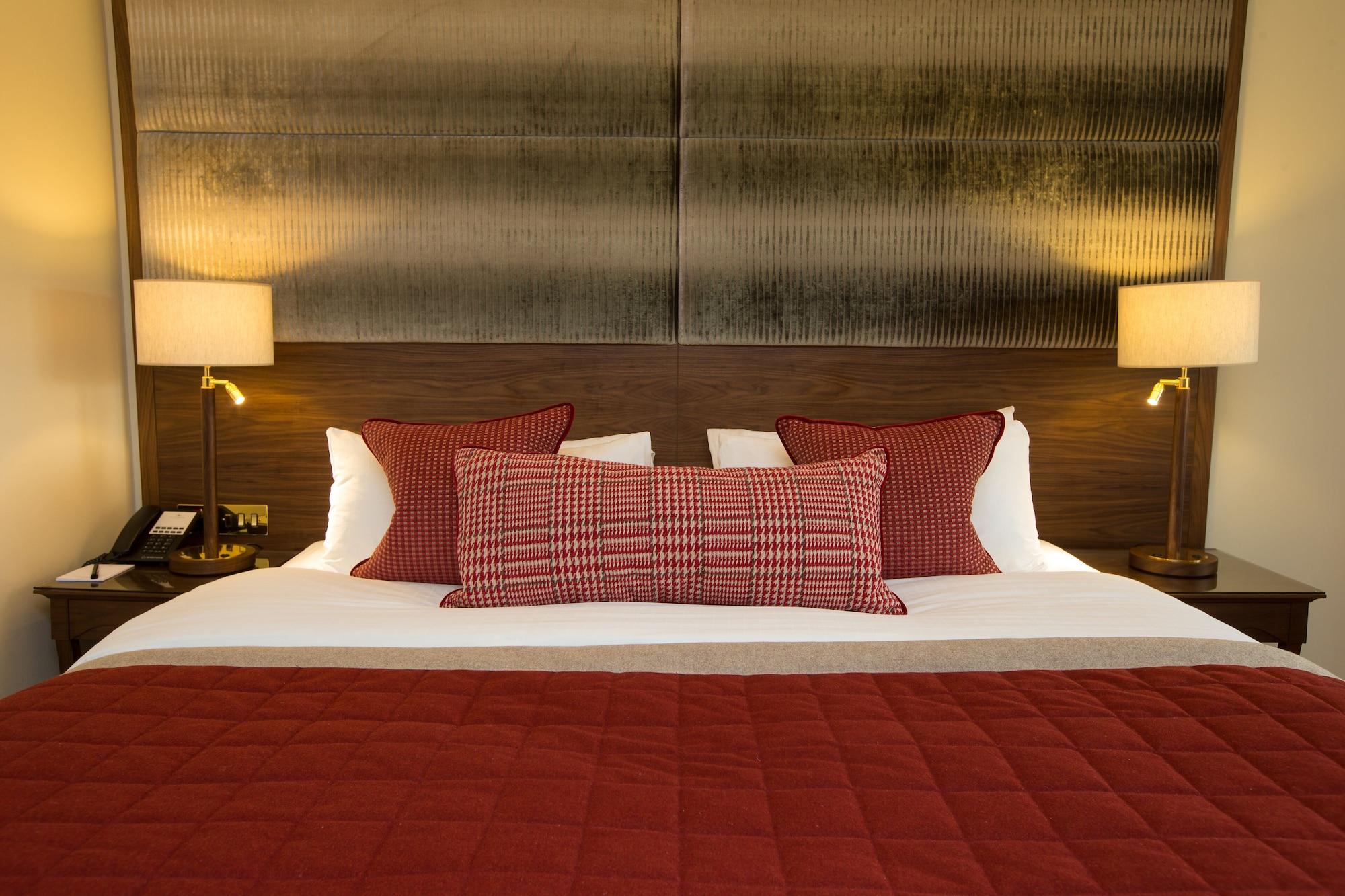 The Celtic Manor Resort Newport  Zewnętrze zdjęcie A bed