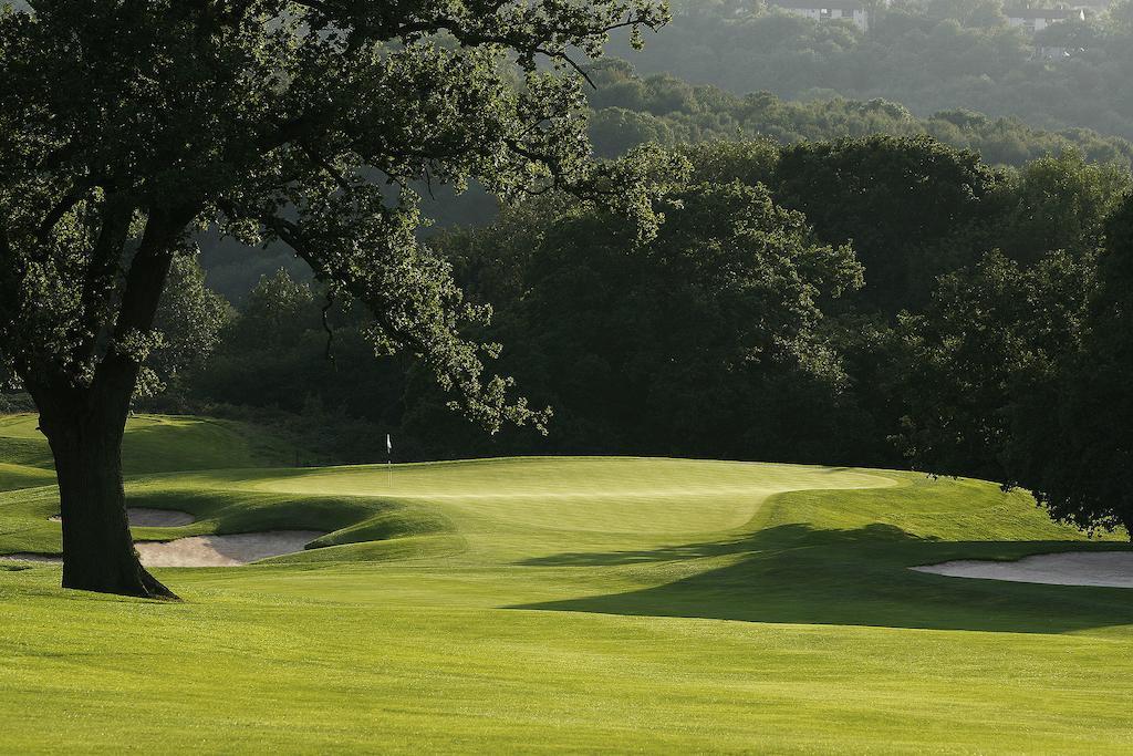 The Celtic Manor Resort Newport  Zewnętrze zdjęcie The 18th green at The Country Club